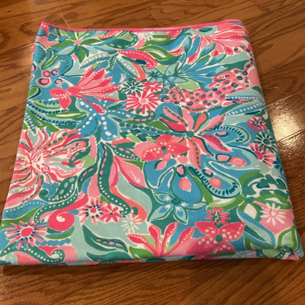 Lilly Pulitzer Tropical Floral Microfiber Beach Towel 70x39 Pink Blue Green